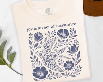 Camiseta "La alegría es un acto de resistencia", camiseta Flower Power para mujer, camiseta con estampado floral, camiseta activista por la justicia social.