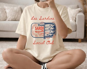 Camiseta Les Sardines Social Club, regalo veraniego con estética playera para mujeres, camiseta con estampado de pescado enlatado de estilo costero, regalo para amantes de las sardinas