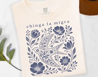 Camiseta con estampado floral de Chinga La Migra, camiseta gráfica de protesta contra ICE, regalo a favor de la justicia social para los inmigrantes, camiseta contra la deportación y la abolición de ICE.