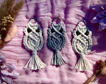 Llavero de búho de macramé hecho con hilo de algodón de alta calidad.