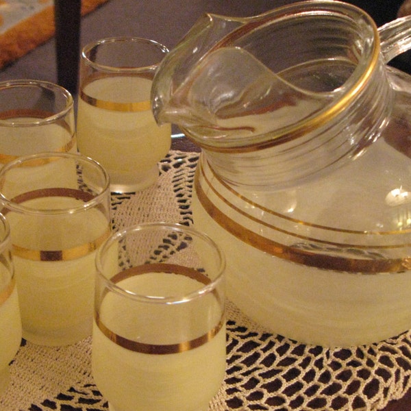 Lemonade Pitcher and Glasses. So Retro