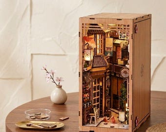 DIY Alley Book Nook Kit, 3D Wooden Puzzle Bookshelf Insert, Miniature Cottage Street Diorama for Book Lovers, Home Shelf Decor and Ages 15+