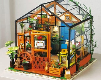 DIY Miniature Greenhouse Kit, 800+ Piece Plastic Flower Room Model, Casey Garden Craft Set for Ages 7+, Shelf and Desk Decor Gift
