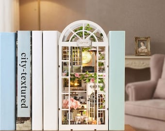 Kit de rincón de lectura de madera 3D para armar con luces LED, habitación de flores de café hecha a mano, inserto para estante de biblioteca, regalo artesanal para lectores.