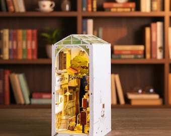 Kit de rincón de lectura Sunshine Town, kit de casa de muñecas en miniatura con LED, estante de madera para rincón de lectura, kit de manualidades para adultos, regalo único