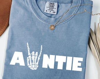 Auntie halloween Shirt, Auntie shirt,Aunt shirt,Pregnancy Announcement Auntie Tee, Skeleton  Aunt Ghost, Tis The Season, Sister Gift Funny