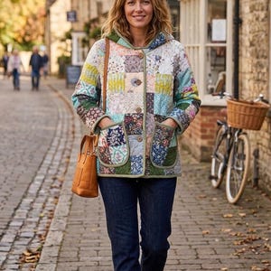 Veste matelassée patchwork unique | Vert émeraude | Doublure en tissus d'art | Manteau vert oversize | Veste matelassée faite main