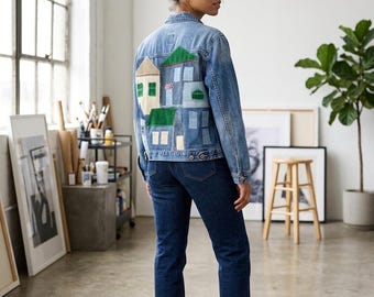 Jaqueta jeans exclusiva feita com patchwork artesanal de casas | Jaqueta jeans boho ecológica | Arte vestível única | Tamanho P/M