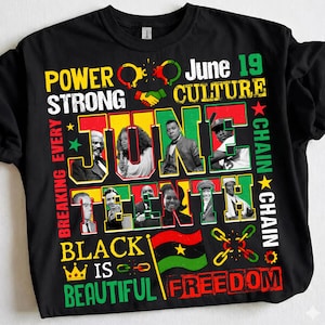 Peut inclure: T-shirt noir avec un graphisme coloré célébrant le Juneteenth. Le design comprend les mots "Power Strong", "June 19 Culture" et "Black is Beautiful Freedom", ainsi que des images de personnalités historiques et un drapeau.