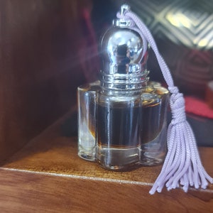 MUKHALLAT EMIRATES Concentrated Perfume Oil by Sukran - 4ml - Arabian Masterpiece of Rose, Saffron, Amber and Oud