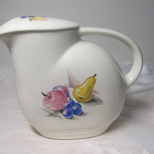 Knowles Refrigerator Jug Utility Ware
