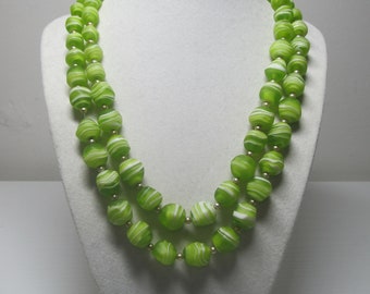 Hobe Two Strands Green / White Beds Necklace