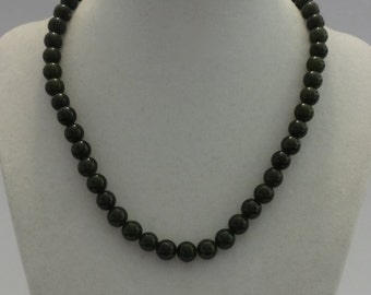 Vintage Hunter Green Round Beads Necklace