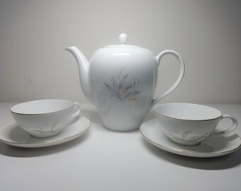 Vintage 1960's Kaysons Fina China Golden Rhapsody Teapot and Set of Two Tea Cups and Saucers