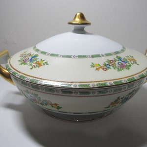 Meito Grafton Hand Painted Casserole Dish with Lid