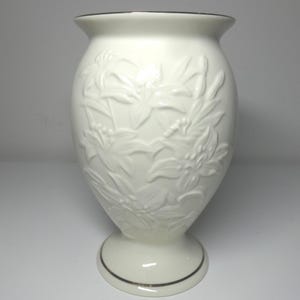 Lenox Porcelain Ivory Color Embossed Flowers 24K Gold Rim Flower Vase