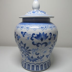 Vintage Antique Original Blue and White Porcelain Lidded Vase T'ung-Chich Dated (1862- 1874)