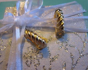 David Grau Gold Tone Vintage Clip On  Earrings
