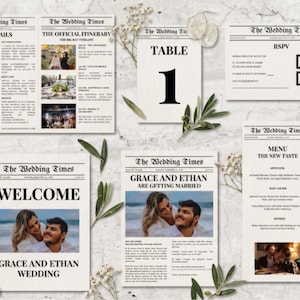 Puede incluir: Un conjunto de papelería de boda diseñado como el periódico The Wedding Times, que incluye cartel de bienvenida, itinerario, número de mesa, tarjeta RSVP con código QR y menú. Texto negro sobre fondo crema con inserciones fotográficas.