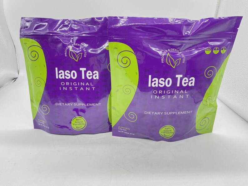 Pode incluir: Duas embalagens roxas e verdes do suplemento diet&eacute;tico "laso Tea". As embalagens t&ecirc;m uma parte superior roxa e um design de redemoinho verde na frente. O texto "laso Tea ORIGINAL INSTANT" &eacute; impresso em branco. As embalagens est&atilde;o em um fundo branco.
