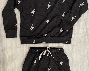 Boys' Charcoal Lightning Bolt Outfit: Long Sleeve Top & Shorts Set