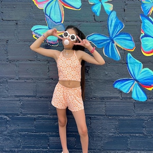 New! Girls Peach Daisy Halter and Breezy Shorts Set, Retro Floral Print halter crop top, Breezy Shorts, toddler set, tween girls clothing