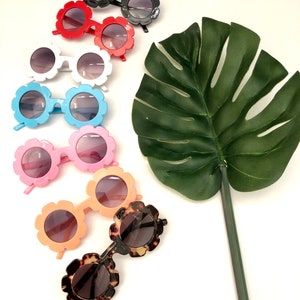 RESTOCKED! Flower Sunglasses, flower power, Toddler sunglasses, flower sunnies, Girl sunglasses, trendy eyewear, Baby girl sunglass