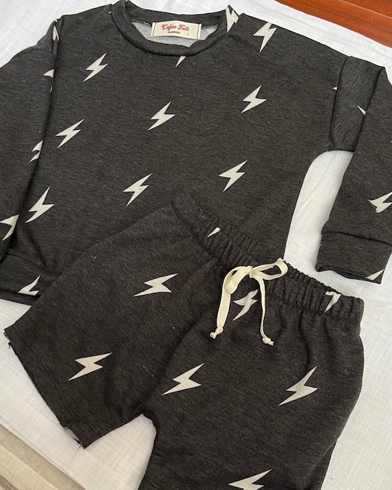 Boys' Charcoal Lightning Bolt Outfit: Long Sleeve Top & Shorts Set