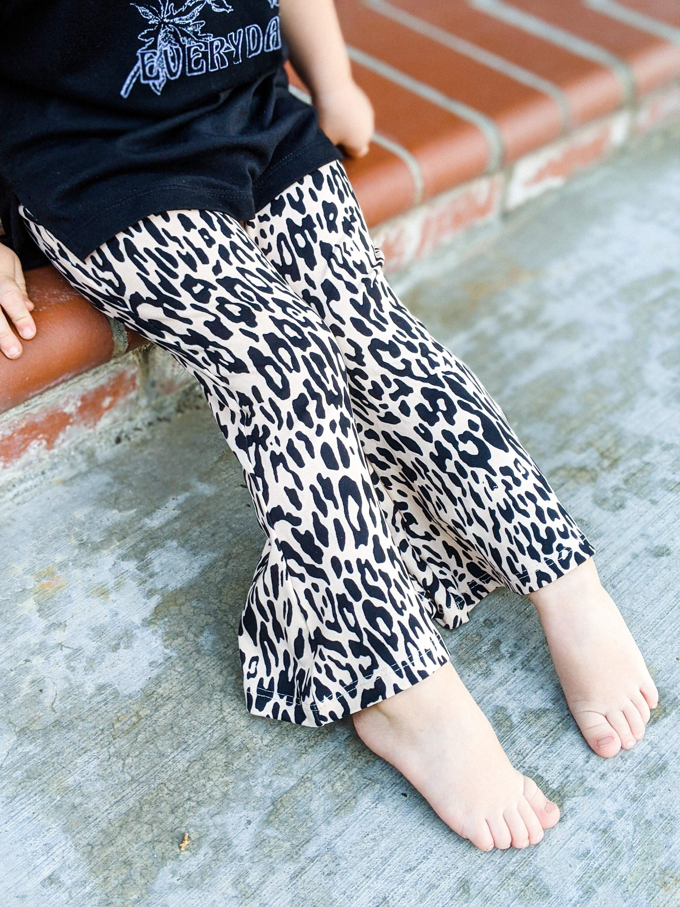Pantalones de campana con estampado de leopardo animal campanas de punto de guepardo pantalones de campana para ninas pantalones de campana para ninos pequenos pantalones de campana de leopardo Etsy E...