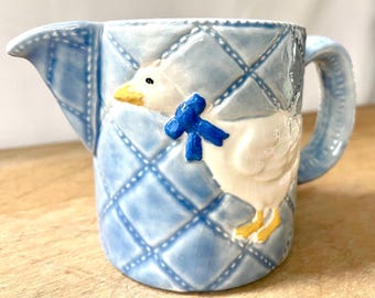 Ceramiczna śmietanka Silly Goose, pikowana gęś Otagiri Blue Japan, Grandmillenial Cottagecore