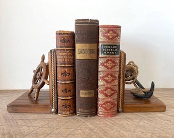 Vintage nautische houten boekensteunen set, jaren 70, anker en scheepsstuur plankdecoratie