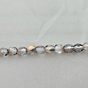 4 mm facettiertes Metallic-Rauchglas mit goldfarbenen - böhmischen Glasperlen