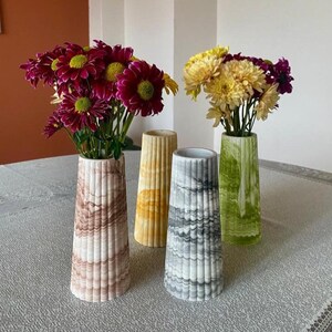 Ribbad vas med marmoreffekt, handgjord blandning av porslin och marmorpulver, enkel vas