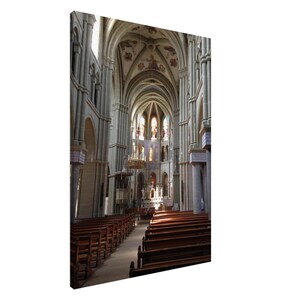 Lienzo impreso de la iglesia de Berna – Arte mural texturizado de paisaje urbano europeo (listo para colgar)