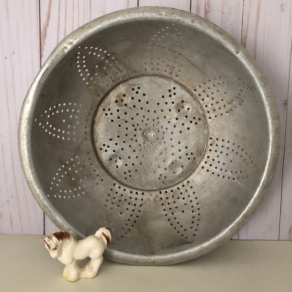 Vintage Aluminum Colander, Farmhouse Decor, MCM Kitchen Decor,