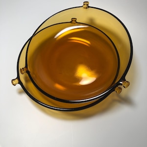 Set van 2 amberkleurige depressieglazen borden