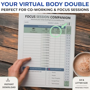 Peut inclure: Un planificateur imprimable blanc avec le texte "YOUR VIRTUAL BODY DOUBLE" et "FOCUS SESSION COMPANION". Le planificateur comprend des sections pour les tâches, le suivi du temps et les obstacles à la concentration. Une tasse de café est en arrière-plan.