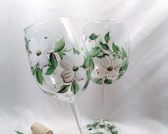 Free shipping Dogwood hand painted pair of wine glasses gifts and weddings