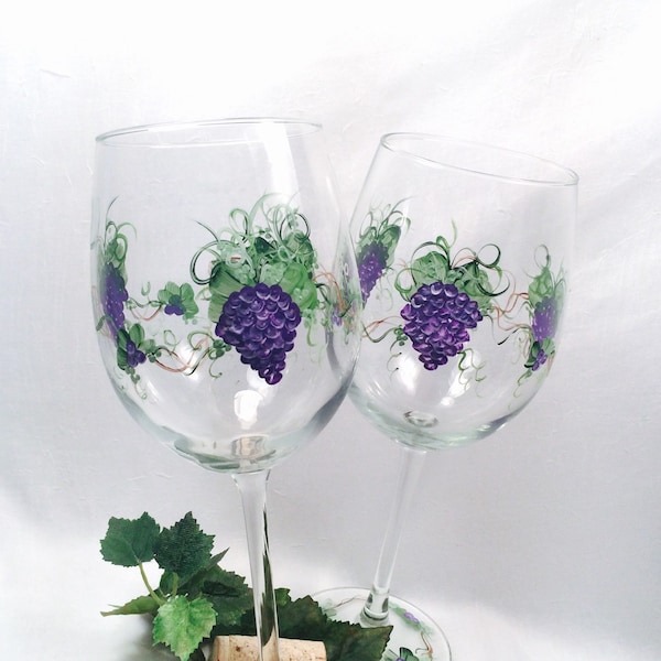 Free shipping Grapes hand painted pair of wine glasses
