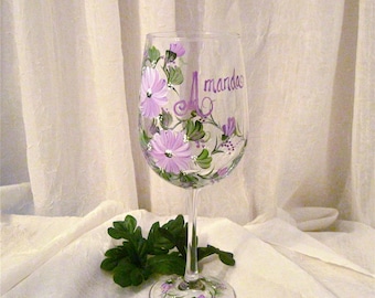 Free shipping personalizable painted wine glass for friends, mom, sister, grandmother, mother in law, etc.weddings, retirements