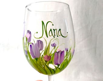 Free shipping Tulips hand painted personalized wine glass for grandma nana mom sister aunt friend cousin bridesmaid grandma sister in law ni