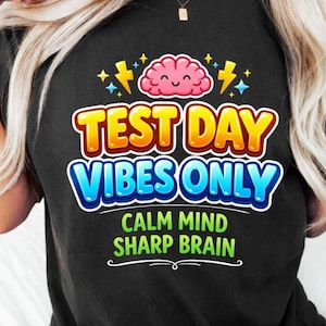 Imágenes PNG con ambiente de día de examen, diseño de camiseta "Mente tranquila, cerebro agudo", descarga digital de gráficos para motivación estudiantil para exámenes.