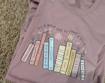 It’s a Good Day to Read a Book Shirt, Book Lover Tee, Cozy Reader Gift, Bookish Aesthetic T-Shirt, Librarian Shirt, Cute Reading Tee