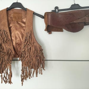 Vintage brun mockaväst med fransar och brett läderbälte | Western Cowgirl Boho Festivalkostym | Hippie-outfit i 70-talsstil