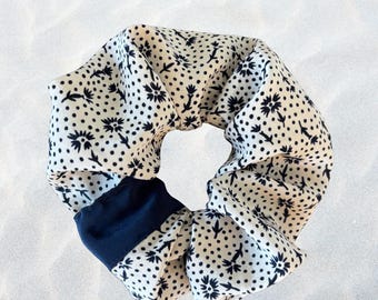SeaBass Eco Scrunchie  – Silky Shoreline Dandelion