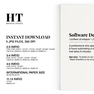 Pu&ograve; includere: Stampa bianca con testo nero di Honest Titles, che offre il download immediato di 5 file JPG a 300 DPI. Include vari formati: 2:3, 3:4, 4:5, formati carta internazionali e opzioni di 28x35.5 cm. Include anche una definizione di Software Dev.