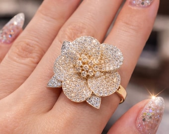 Anillo de flores de estilo francés con brillantes piedras de circonita, único, moderno y de gran tamaño.