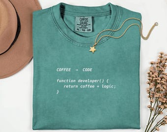 「コーヒーをコードに変える」Tシャツ Comfort Colors 1717、面白いプログラマーTシャツ、コーディングユーモアTシャツ、開発者ギフト、ソフトウェアエンジニアTシャツ