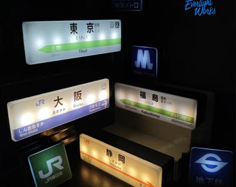 Imanes LED en miniatura de Japan Rail / Firmas de la estación Shinkansen de Tokio Osaka / Imán de nevera con caja de luz en miniatura para letreros de trenes