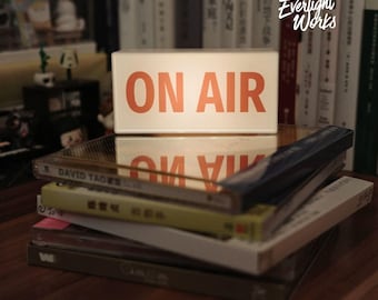 Letrero luminoso retro ON AIR / Mini luz de estudio de grabación / Decoración de escritorio para podcasters y streamers / Lámpara luminosa para habitación